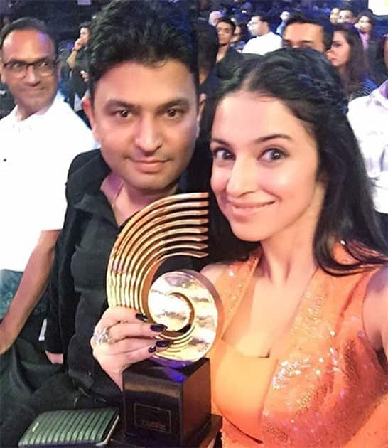 #SanamRe won the most downloaded/Streamlined song of the year at @thegimas last night This award belongs to you. Twitter@iamDivyaKhosla