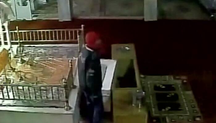 Caught on CCTV! Robbers strike at Gurudwara in Gurgaon, take away offertory box
