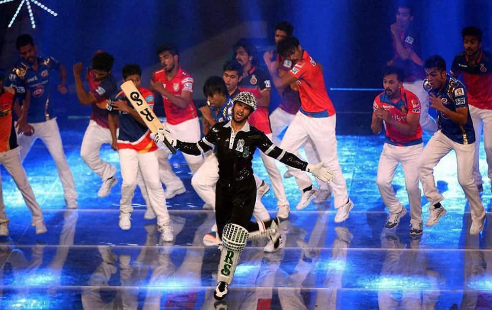 Actor Ranveer Singh performs during the opening night of the Vivo Indian Premier League ( IPL ) 2016, in Mumbai.