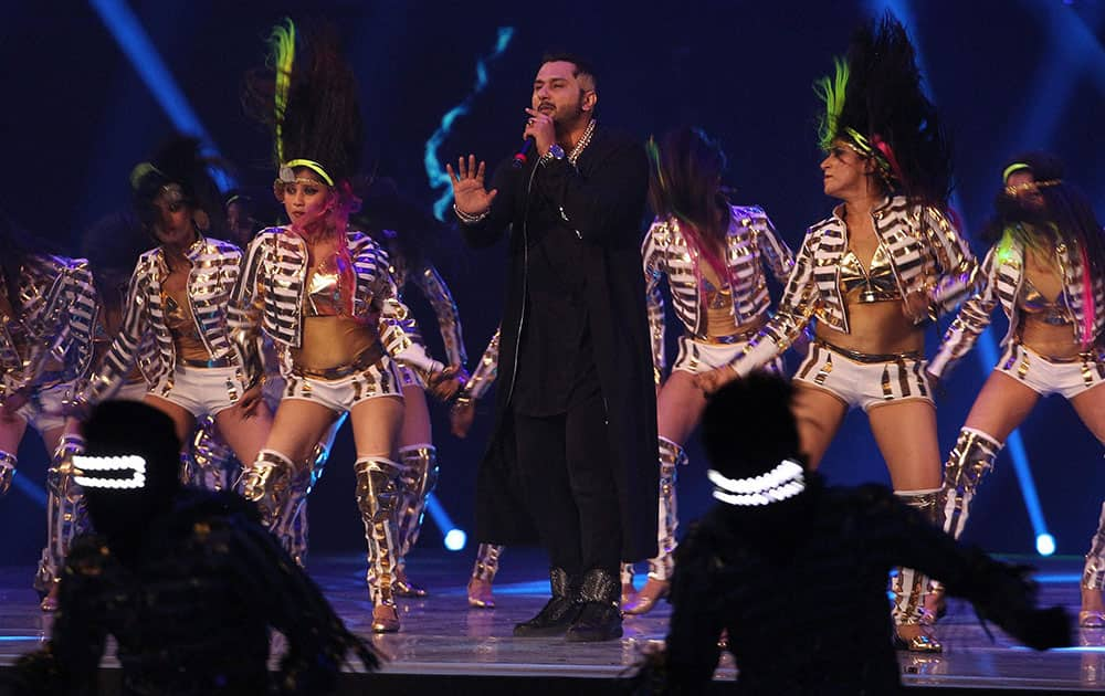 Yo Yo Honey Singh performs during the opening night of the Vivo Indian Premier League ( IPL ) 2016 in Mumbai.