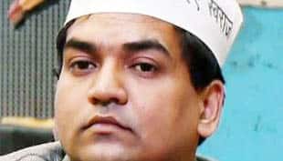&#039;Man who hurled shoe at Arvind Kejriwal had called BJP Delhi leader before attack&#039;