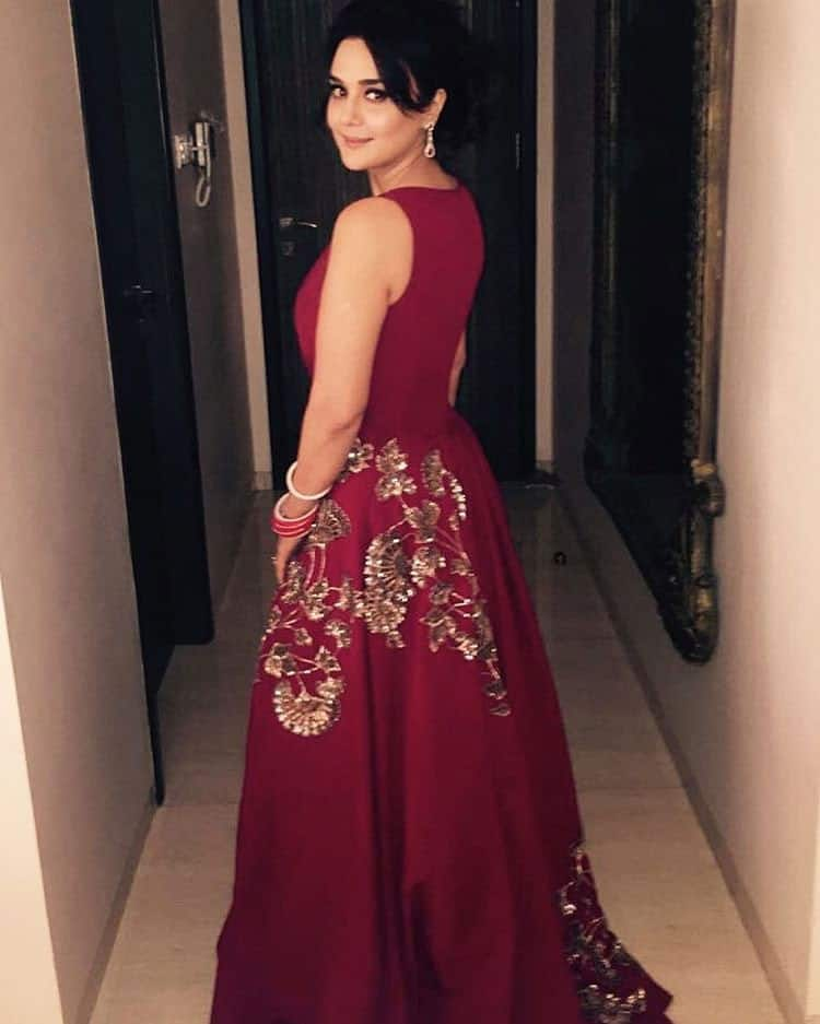 Preity zinta :- On my way to the #VivoIpl2016 opening ceremony. Thank you manishmalhotra05 for always rocking my… -instagram