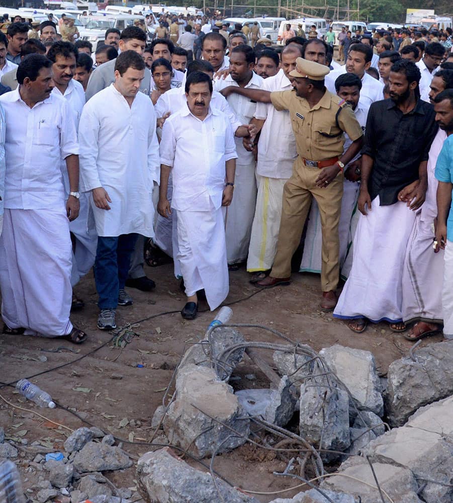 Congress Vice President Rahul Gandhi visits the site of tragedy in Kollam Paravoor Puttingal temple.