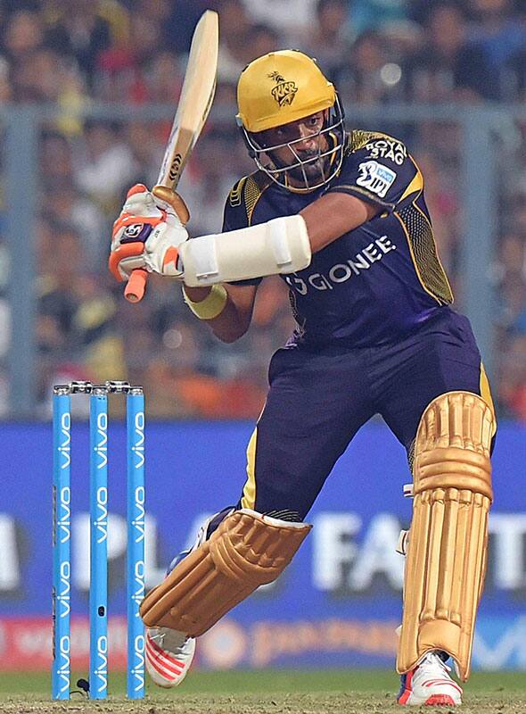 KKR cricketer Robin Uthappa in action during IPL match against Delhi Daredevils at Eden Garden in Kolkata.