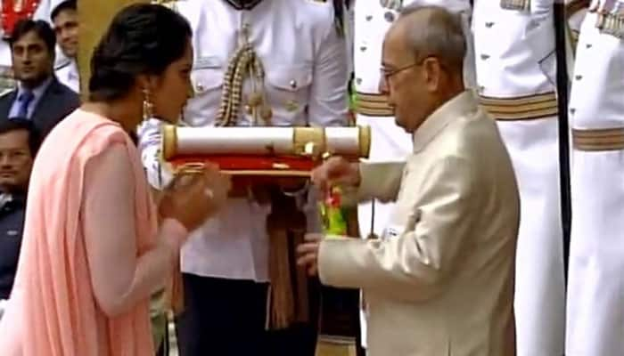 President Pranab Mukherjee confers &#039;Padma Bhushan&#039; on Sania Mirza at Rashtrapati Bhavan