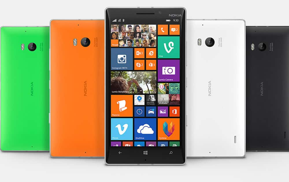 Nokia Lumia 930 (32 GB) with 5 inch screen, Windows 8.1 OS, 2.2 GHz Qualcomm Snapdragon 800 Quad Core is available on Flipkart at Rs 27,299.