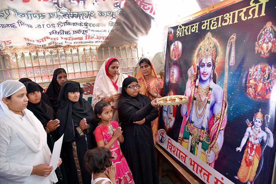 Muslim women perform Aarti of Lord Ram on the occasion of Ram Navami in Varanasi.