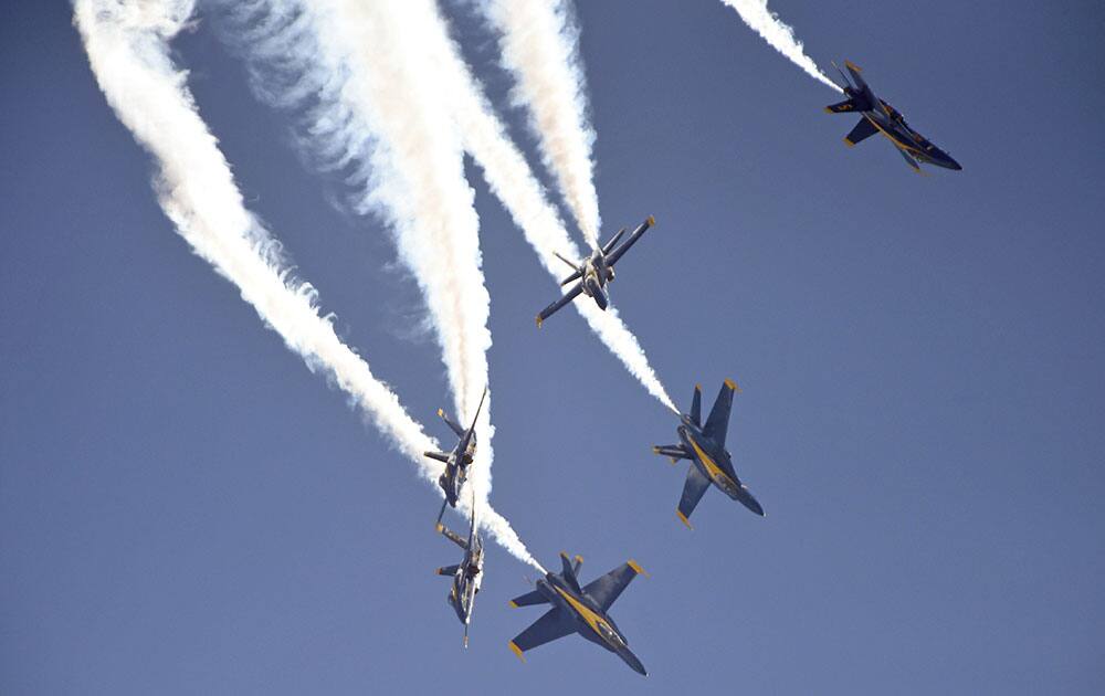 A Blue Angels squadron of F/A-18 Hornets perform a Loop Break Cross (Delta Break) during the Smoky Mountain Air Show at McGhee Tyson Air National Guard Base in Louisville, Tenn.