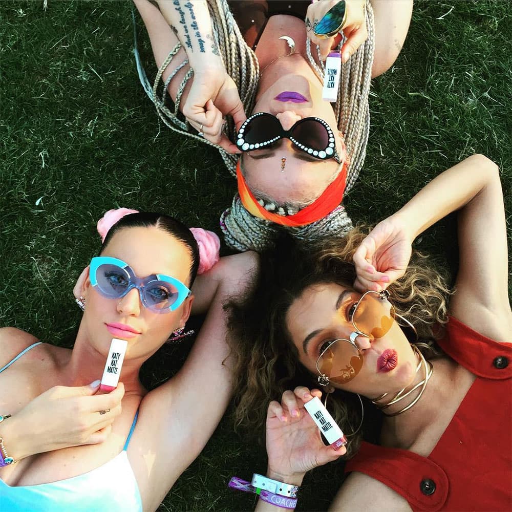 KATY PERRY :- Day coachella I'm wearing Pink Paws cleowade wearing Catoure & @sarahhudsonuvs wearing Cosmo… -instagram