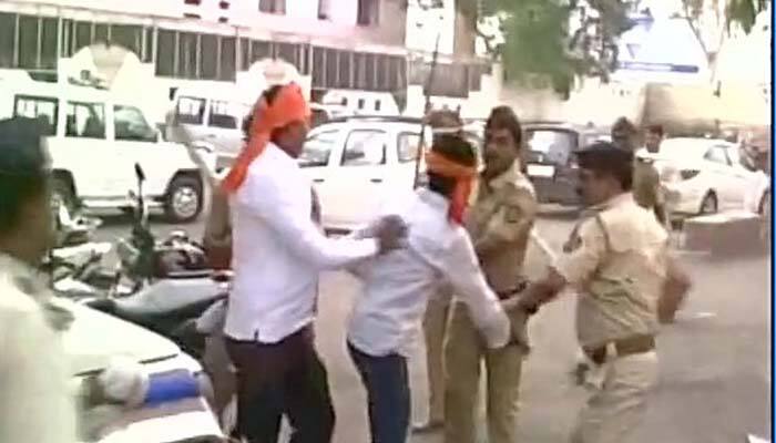 Shiv Sena workers protest against demand for separate Vidarbha from Maharashtra, lathicharged by police