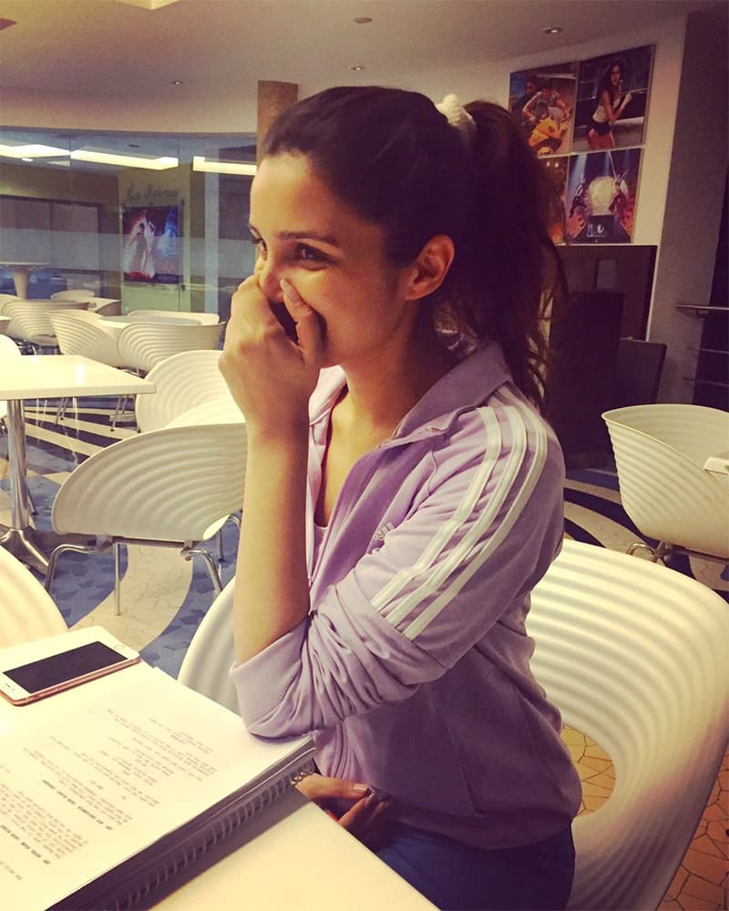 Parineeti Chopra ‏:- Bindu prep on!! Director caught me in a moment ;) #MeriPyaariBindu -twitter
