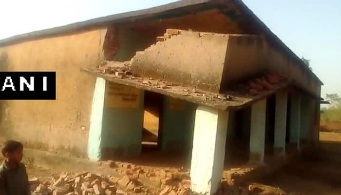 Naxals blow up school in Bihar&#039;s Jamui