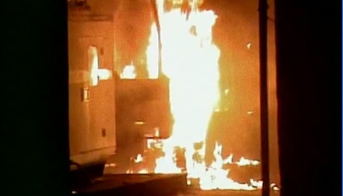 AMU violence: Fierce clashes, firing in campus; proctor&#039;s office set ablaze, ex-student shot dead
