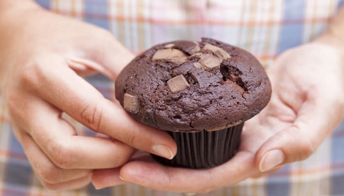 Sanjeev Kapoor shares the recipe of drool-worthy &#039;Chocolate Cupcakes&#039; – Watch