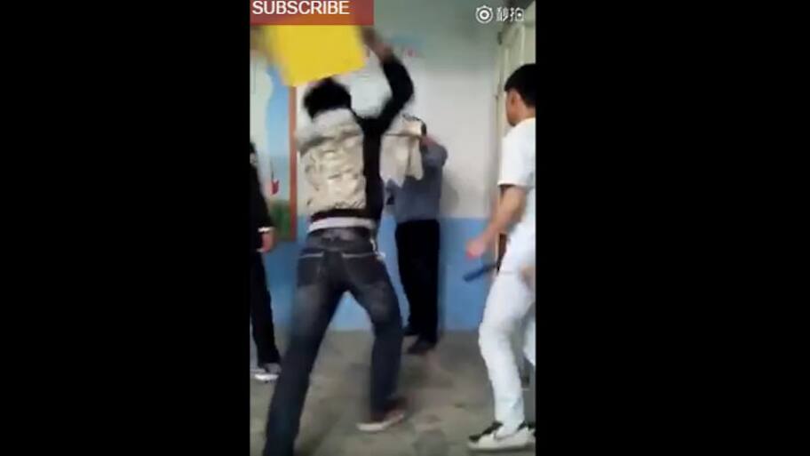 SHOCKING! Fistfight between school students and their teacher in class ...