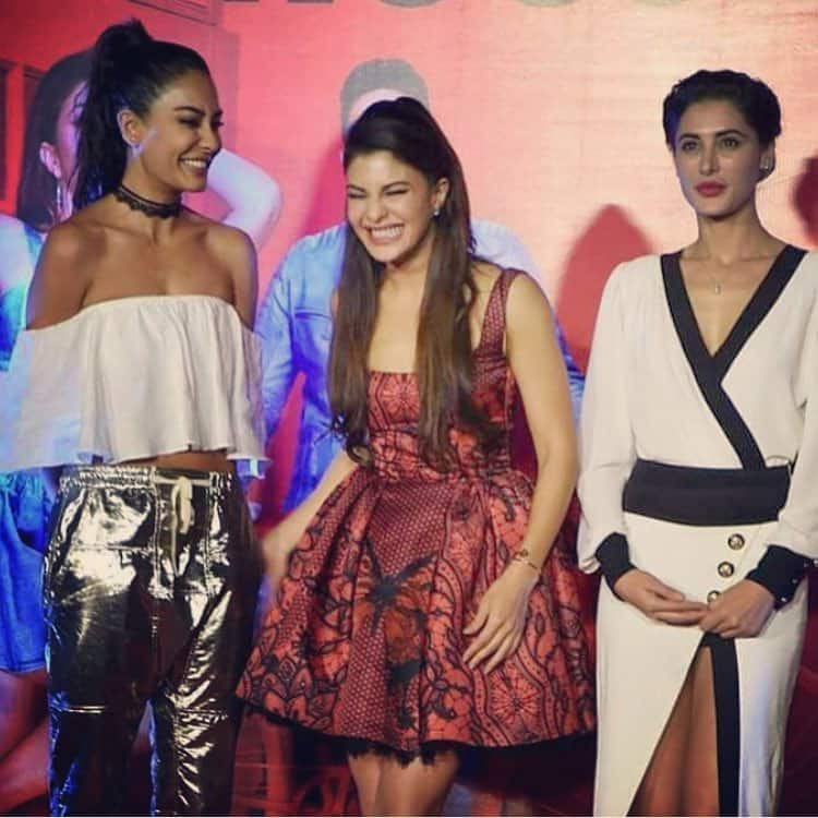 Jacqueline Fernandez :- Haha!! #sisters #houseful3 @nargisfakhri I know you're pretending to be serious here… -instagram
