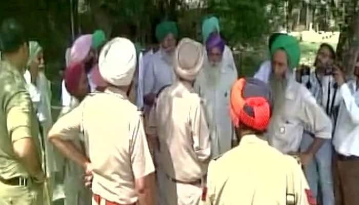 Shocking video: Debt-ridden Punjab farmer commits suicide in front of cops