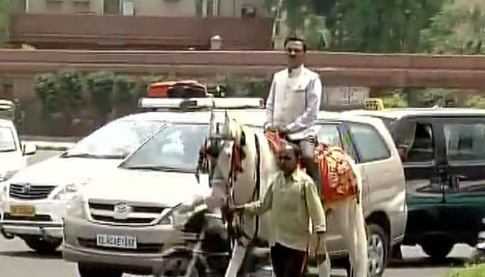 Now, BJP MP comes to Parliament on a horse to protest against Delhi Odd-Even scheme