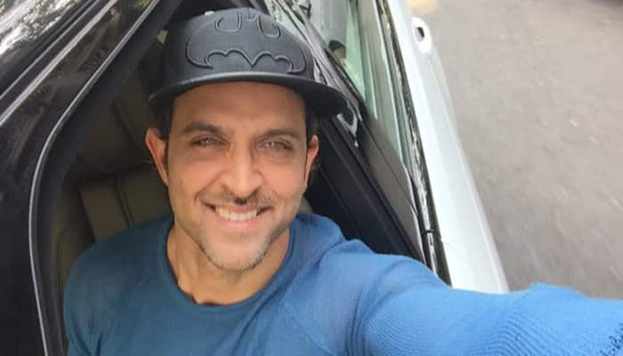 Leaving controversies behind, Hrithik Roshan is partying like a boss! Here&#039;s a proof