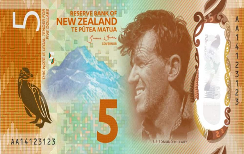 New Zealand's $5 note (new)