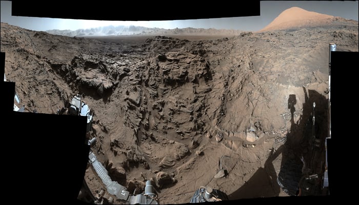 Watch: NASA&#039;s Curiosity Mars rover crosses rugged plateau!