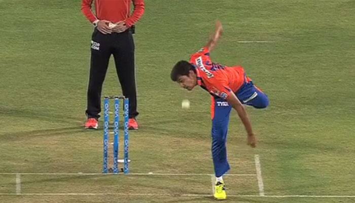 WATCH: Gujarat Lions&#039; mystery spinner Shivil Kaushik reminded us of Paul Adams - Here&#039;s why!