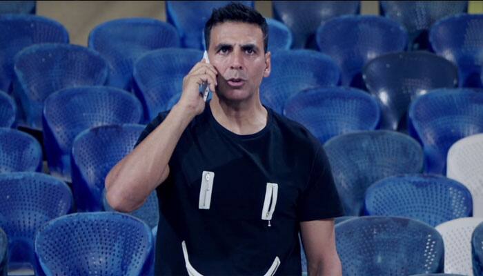 OMG: Akshay Kumar&#039;s bodyguard punches a fan – Details inside