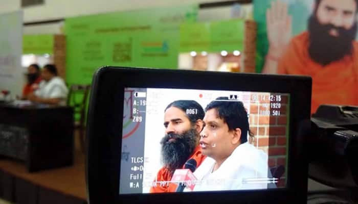 UNBELIEVABLE! CEO of Baba Ramdev&#039;s Patanjali Ayurved works for 15 hours/day but takes no salary!
