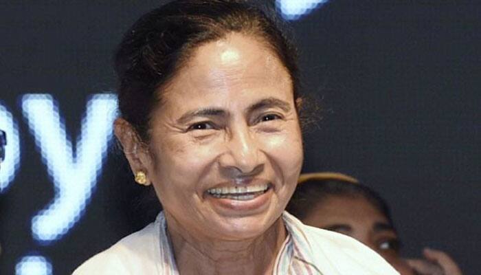 West Bengal polls: Mamata Banerjee accuses police of unleashing terror at EC&#039;s behest