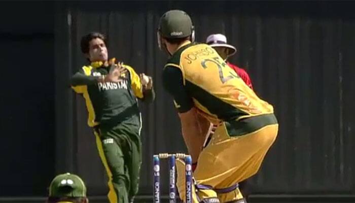 VIDEO: Maiden over &amp; 5 wickets! Watch Mohammad Amir&#039;s sensational last over vs Australia!