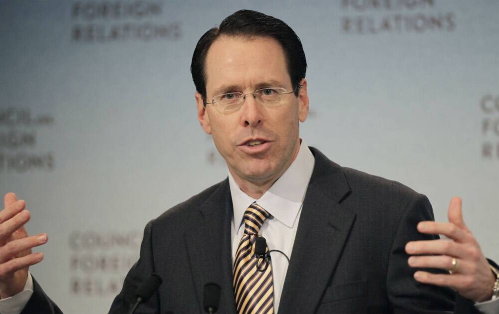 7. Randall L Stephenson of AT&T with a total compensation of USD 22.4 million.