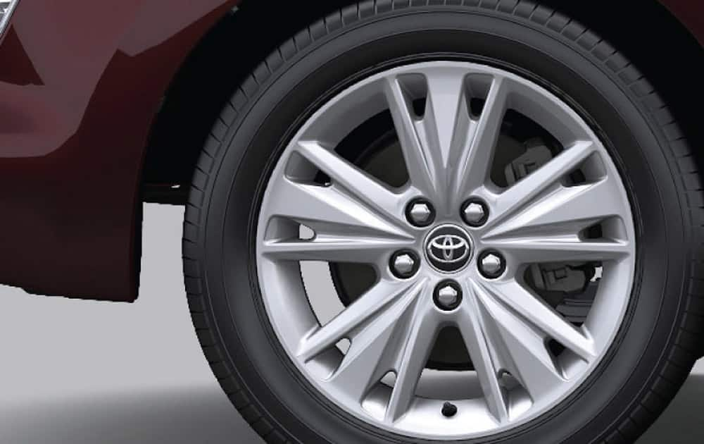 17 Inch Alloy Wheels with triple-spoke composition for a sharp and sporty look.