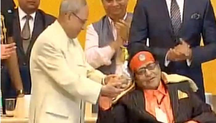 Manoj Kumar receives Phalke Award, presents idol to President