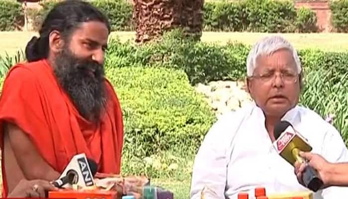 Baba Ramdev gifts Lalu Yadav a Patanjali hamper, RJD chief praises yoga  guru's success (Video)