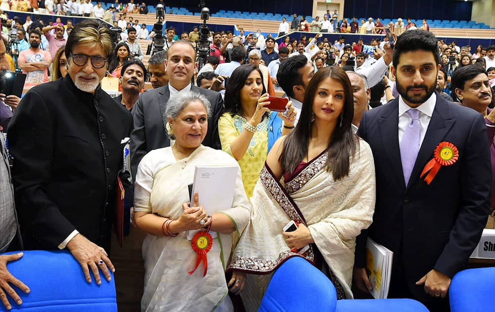 Winner of Best Actor award Amitabh Bachchan with family members Jaya Bachchan, Aishwarya Rai Bachchan and Abhishek Bachchan at the 63rd National Film Awards 2015 function in New Delhi.