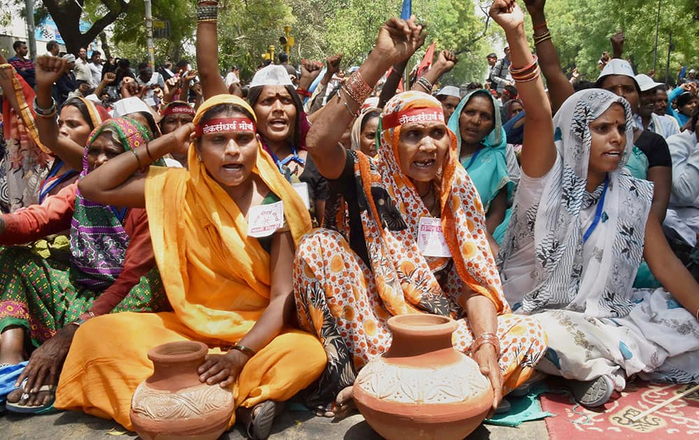 Women participating in the ‘Jal Satyagraha’ at Jantar Mantar in New Delhi.