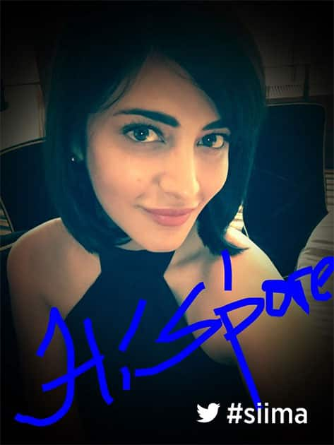 What a fun app only for me from the Twitter team !!! #siima- twitter@shrutihaasan