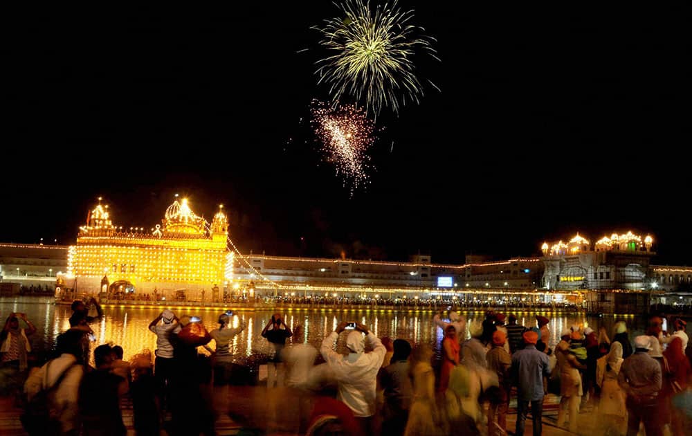 Fireworks at Golden temple to mark the 512th Birth Anniversary of the Second Guru Angad Dev Ji, in Amritsar.
