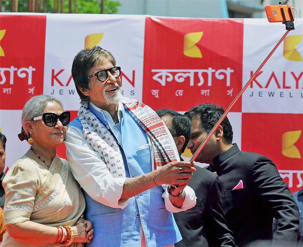 Bollywood actor Amitabh Bachchan takes selfie with wife Jaya Bachchan during the inuaguration of first showroom of Kalyan Jewellers in Kolkata.