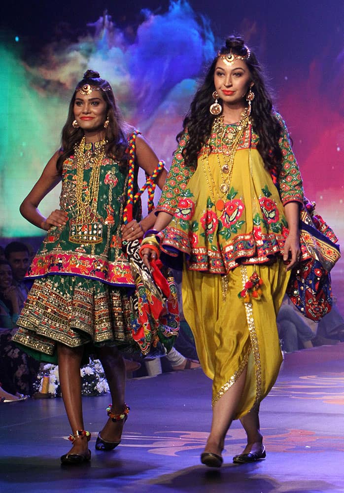 Models present creations by Pakistani designing label Rang Ja Concepts during Bridal Couture Week 2016 in Karachi, Pakistan.