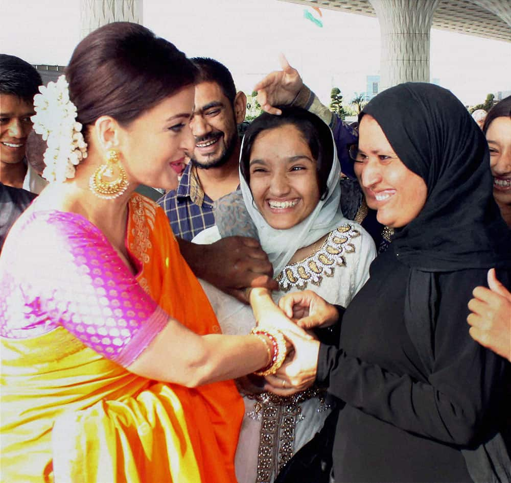 Bollywood actor Aishwarya Rai Bachchan meeting fans at the airport in Mumbai before departing for Ahmedabad for promotion of her film Sarbjit.