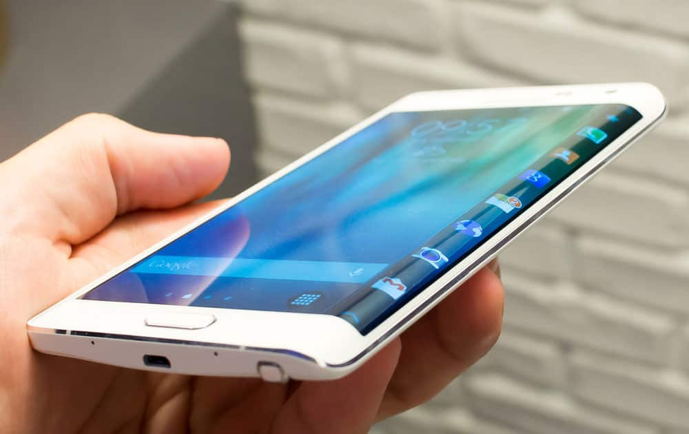 3) The Galaxy Note Edge is the second curved screen device from Samsung after the Galaxy Round.