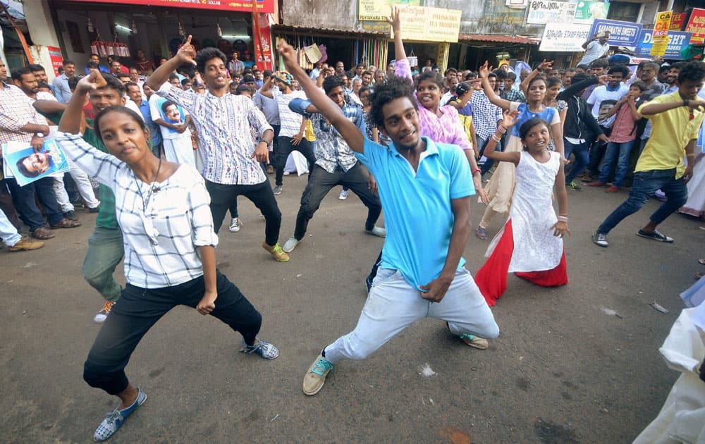 Youth perform flash mob to campaign for UDF candidate and IUML leader MK Muneer in Kozhikode.