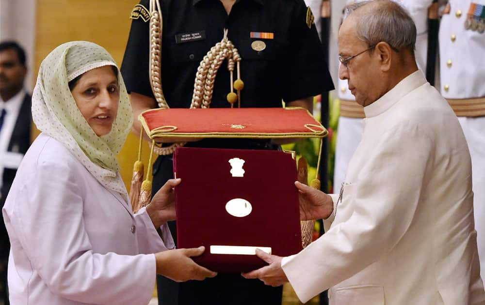 President Pranab Mukherjee presenting the National Florence Nightingale Award for nursing to Munira Kachroo, Associate Professor, Mader-e-Meharban Institute of Nursing Science and Research SKIMS, Srinagar at Rashtrapati Bhavan in New Delhi.
