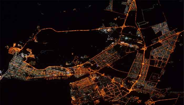See pic: This is how Abu Dhabi looks at night!
