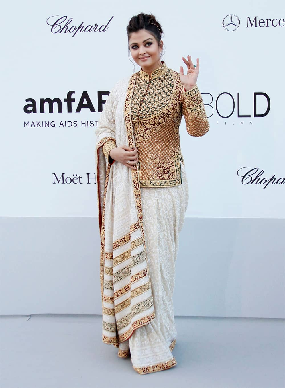 Aishwarya Rai Bachchan sizzles at the Cannes Film Festival 2012