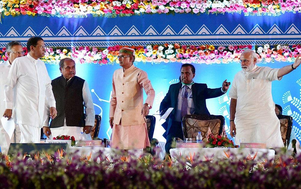 Prime Minister Narendra Modi with Srilankan President Maithripala Sirisena and Madhya Pradesh Chief Minister Shivraj Singh Chouhan during the Simhastha Vichar Mahakumbh at Village Ninora in Ujjain.