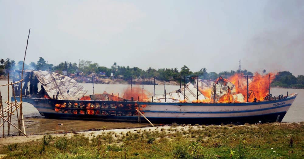 Irate villagers sets affire a pollice boat in Nadia district protest against the alleged delay in rescue works after a boat capsized in the Ganga river.