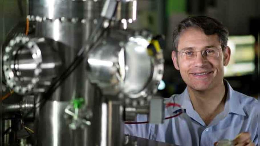 Australian researchers build world-first scanning helium microscope ...