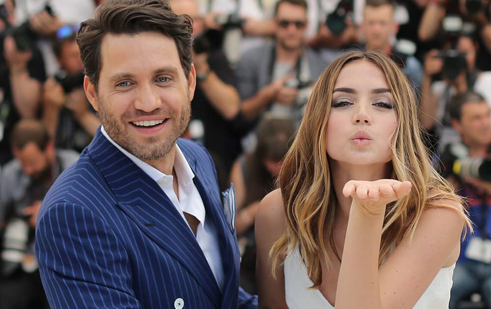 Actors Edgar Ramirez, left, and Ana De Armas pose for photographers during a photo call for the film 